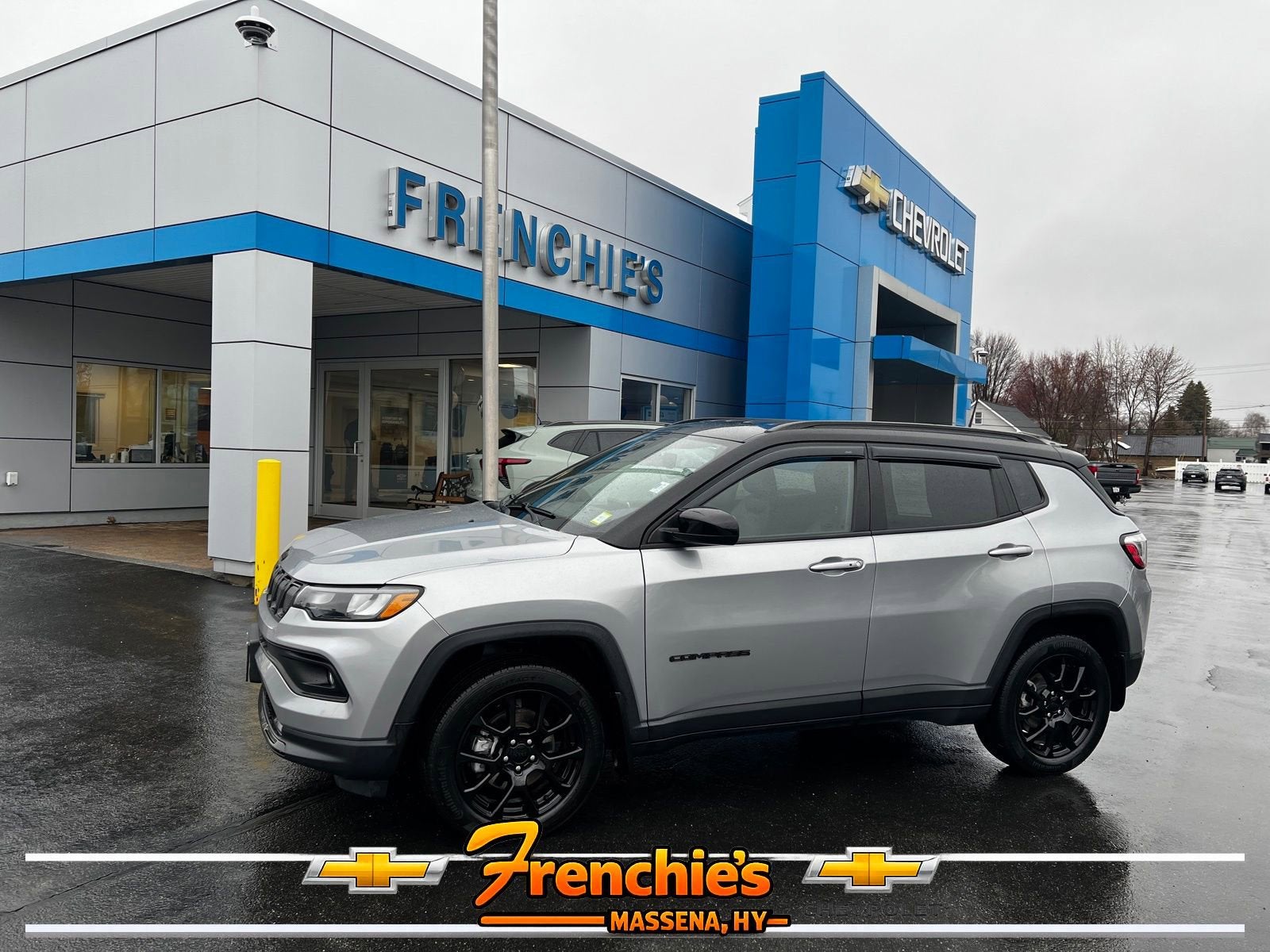 2022 Jeep Compass Altitude 4x4 in Silver — front three-quarter view